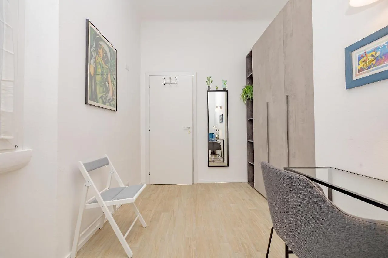 Appartamento Con Due Camere - Free Parking Milano 0*,  Italia