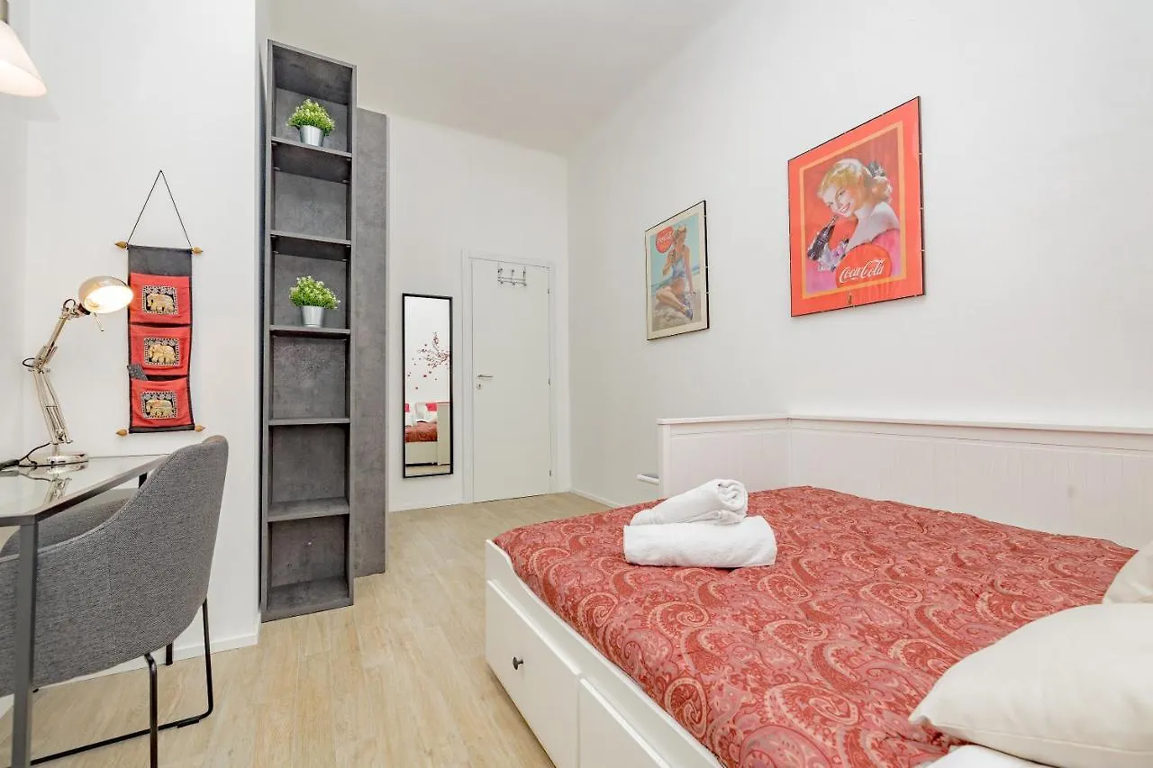 Appartamento Con Due Camere - Free Parking Milano 0*,  Italia