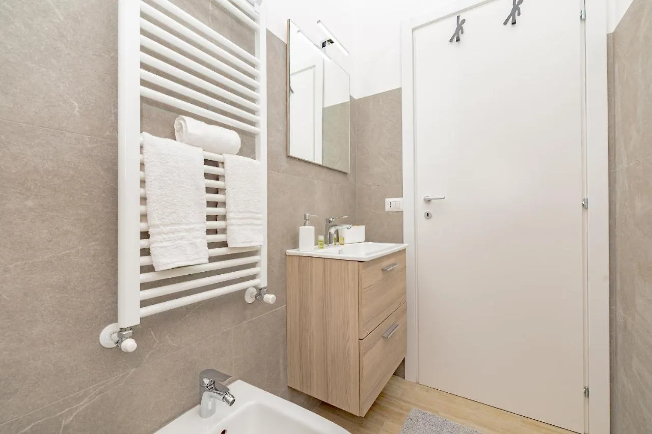 Appartamento Con Due Camere - Free Parking Milan Apartment